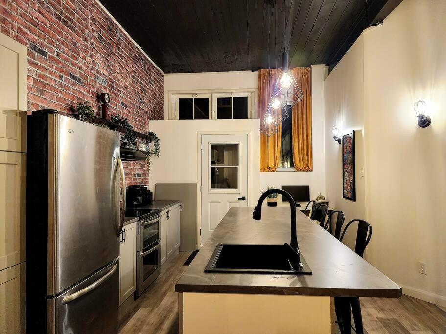 Loft Style Industriel-Centre-Ville+Parking Gratuit Québec Rum bild